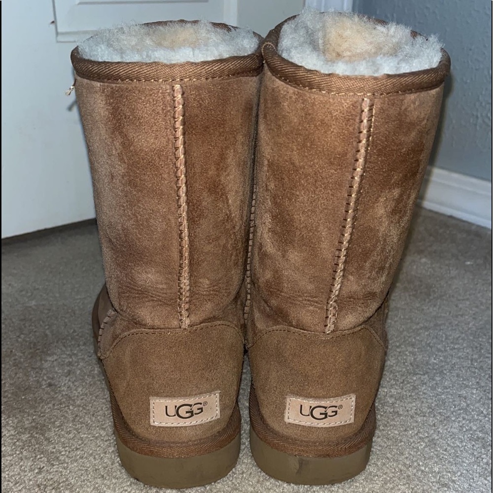 super cute brown uggs